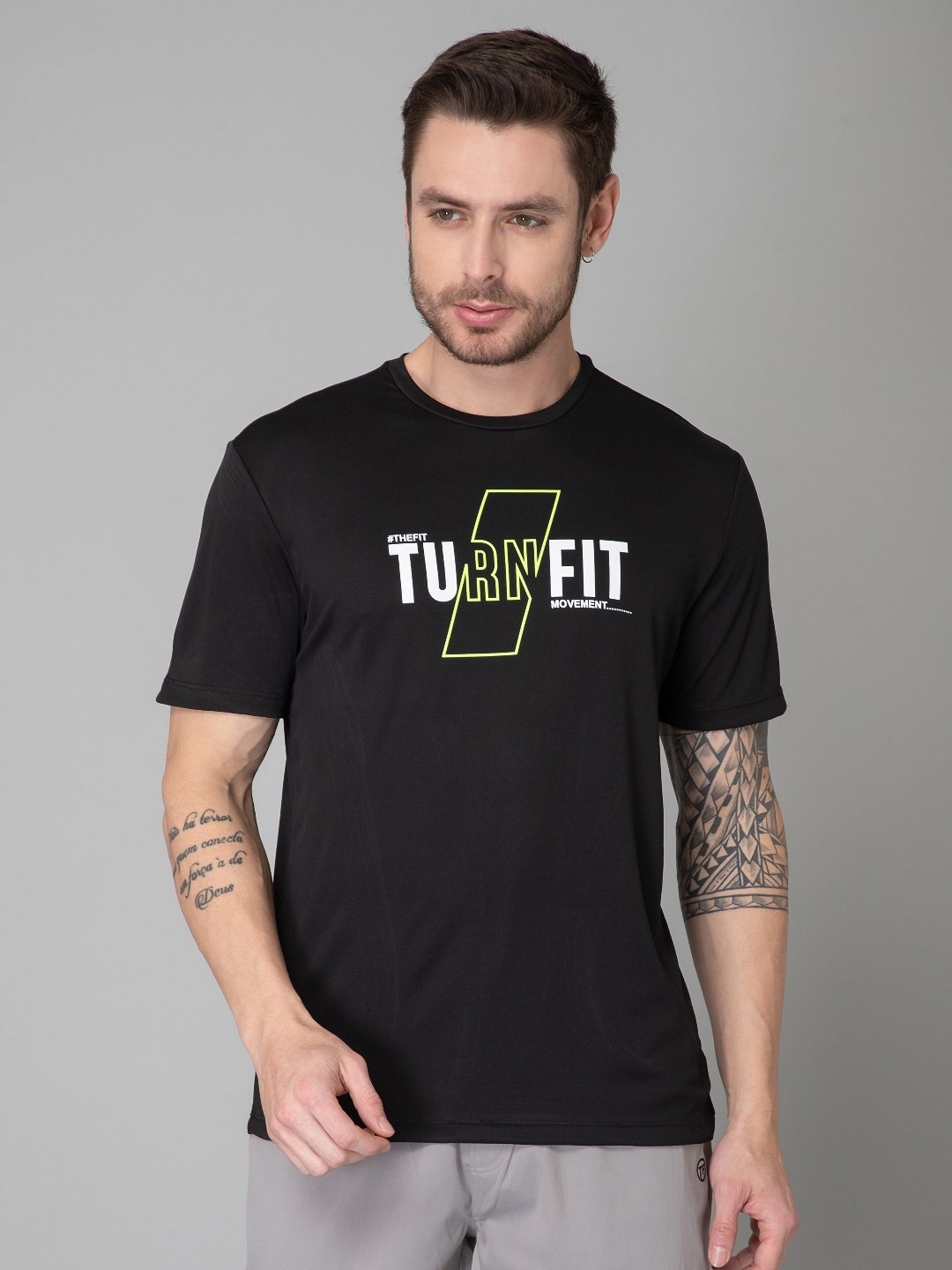 

TURNFIT Men Typography Printed Moisture Wicking Applique T-shirt, Black