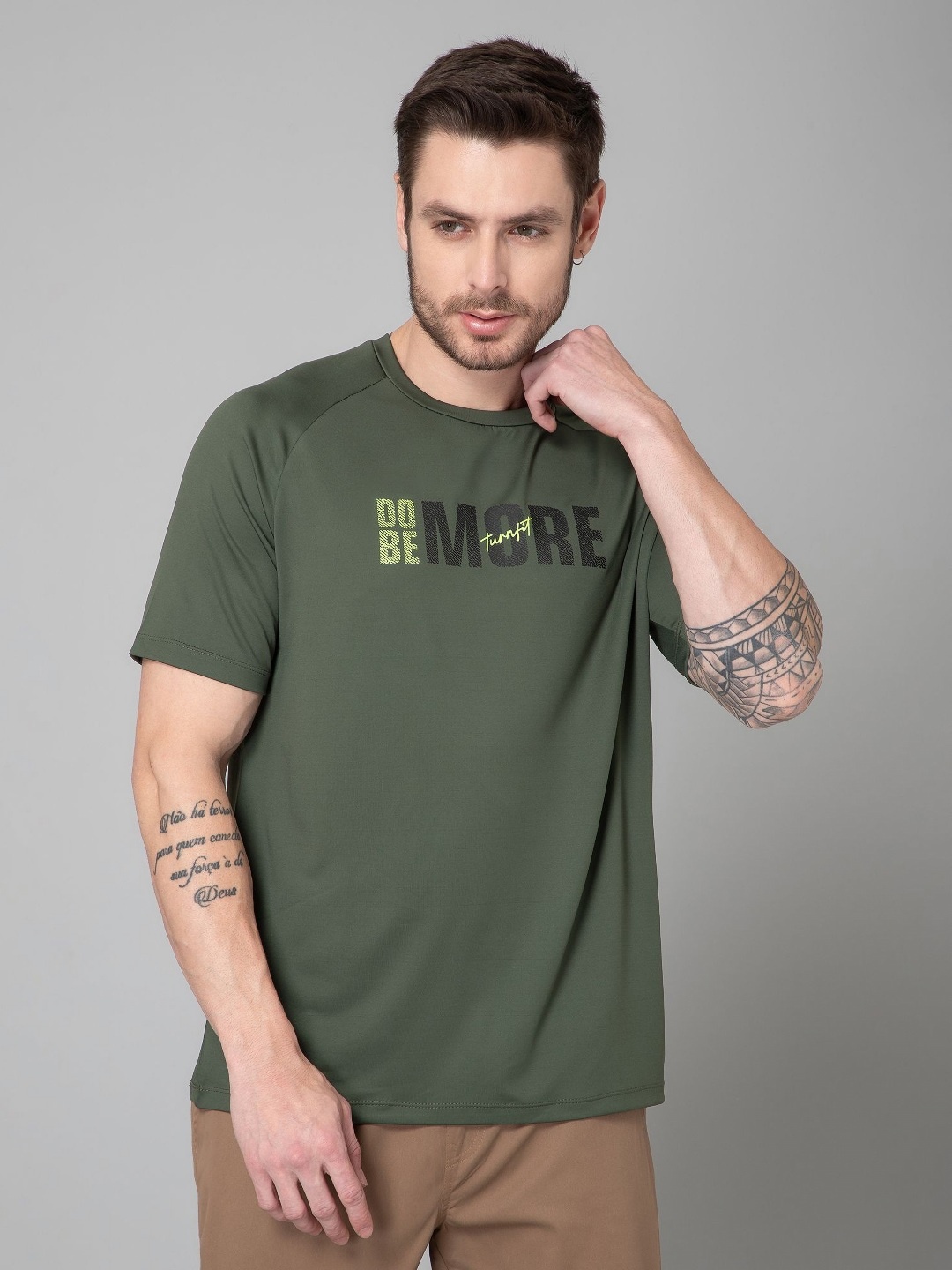 

TURNFIT Men Typography Printed Moisture Wicking T-shirt, Olive