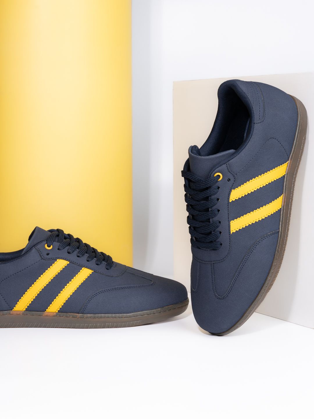 

Styli Men Contrast Striped Court Sneakers, Navy blue