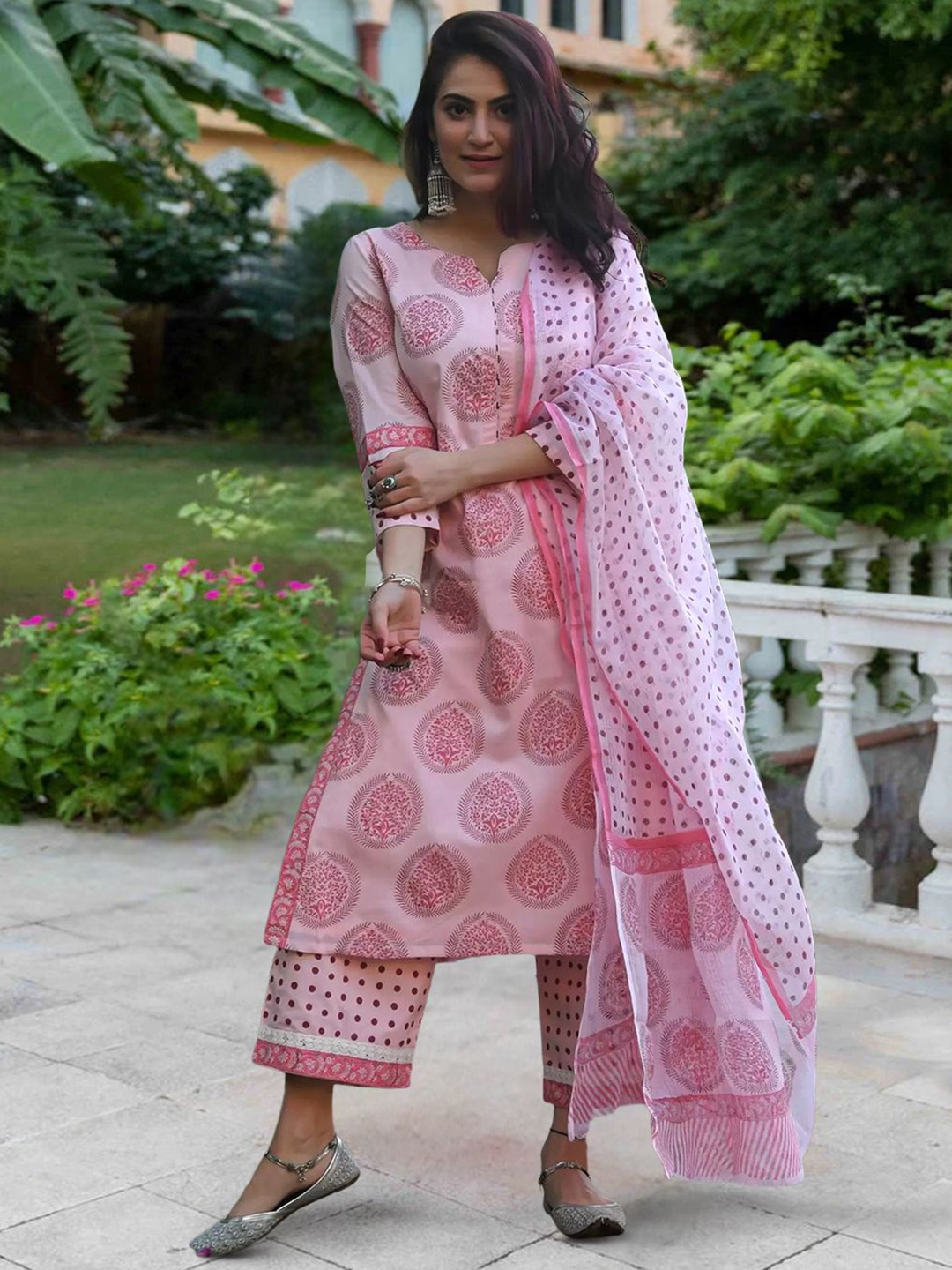 

7Threads Women Ethnic Motifs Printed Regular Kurta with Trousers & With Dupatta, Pink