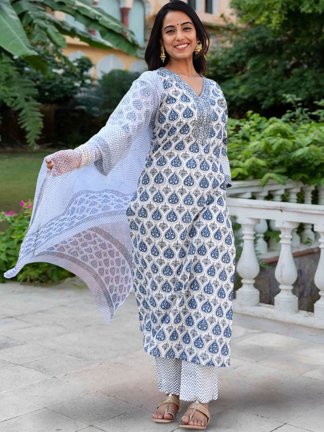 

7Threads Women Ethnic Motifs Printed Regular Kurta with Trousers & With Dupatta, Blue