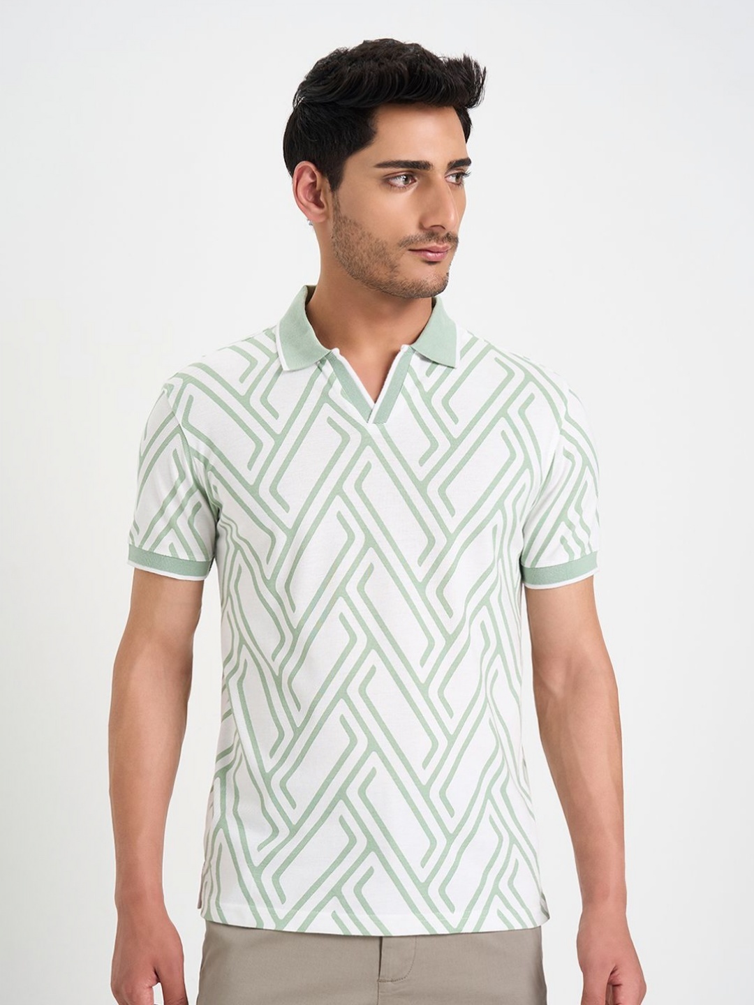 

Peregrine by Pantaloons Men Printed Polo Collar Pockets Slim Fit T-shirt, Green