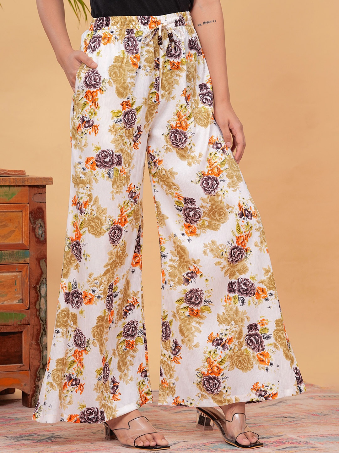 

Wakshi Kurti Women Trousers, Cream