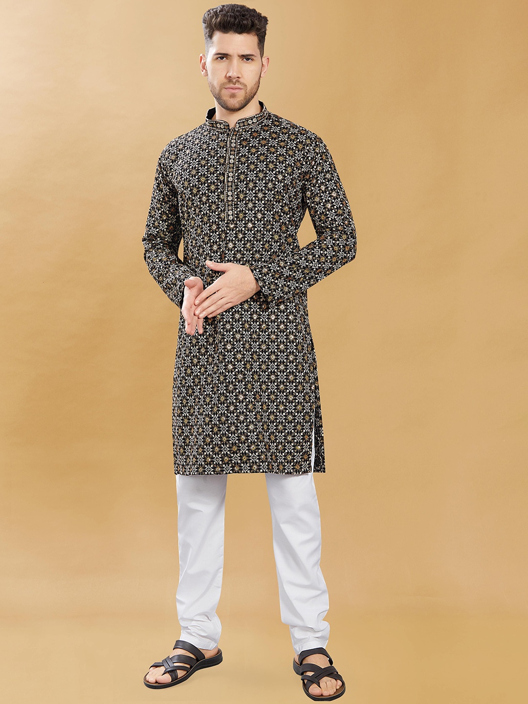 

DIVISIVE Geometric Sequence Embellished Mandarin Collar Kurta, Black