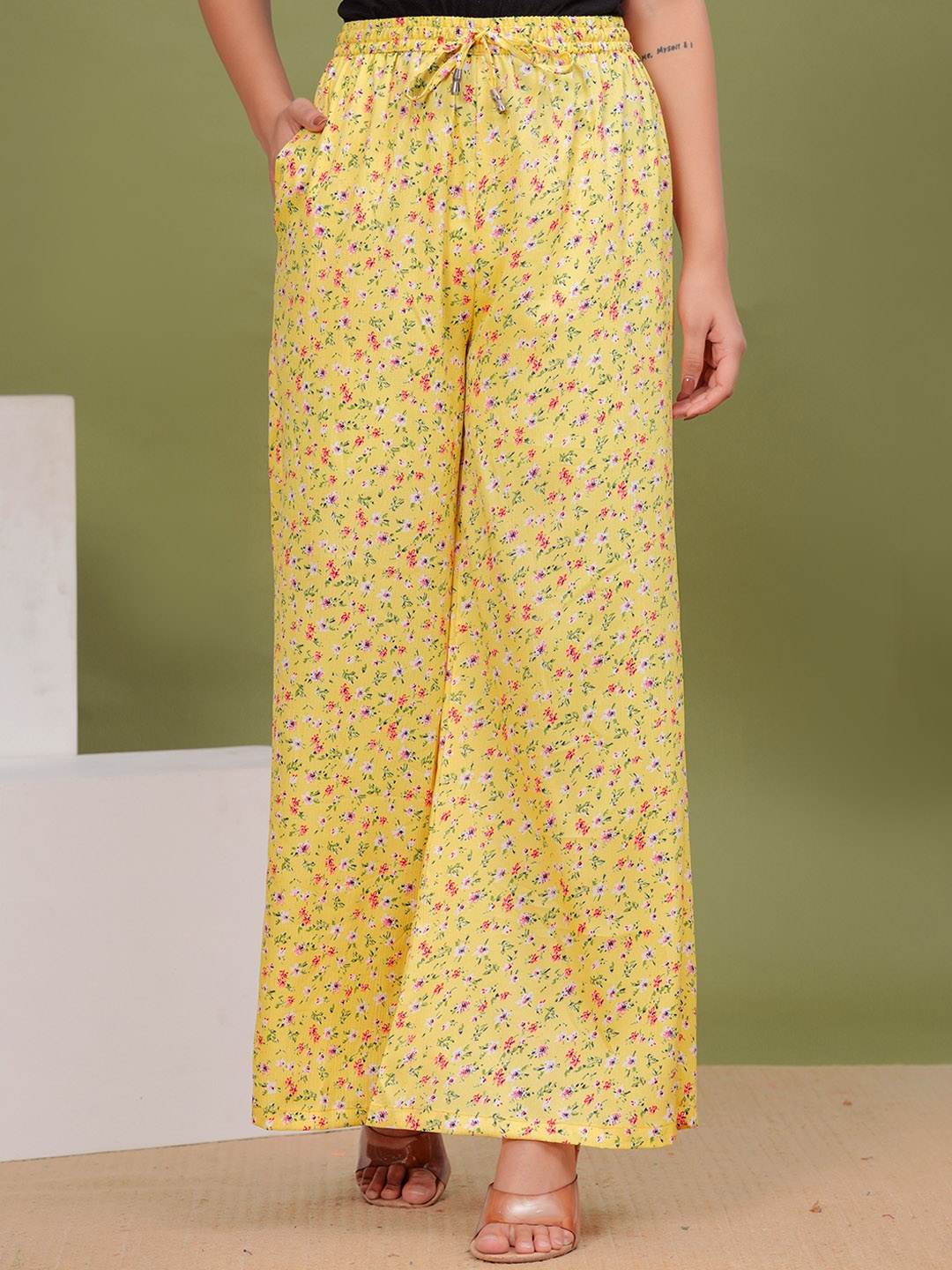 

Wakshi Kurti Women Mid-Rise Trousers, Lime green