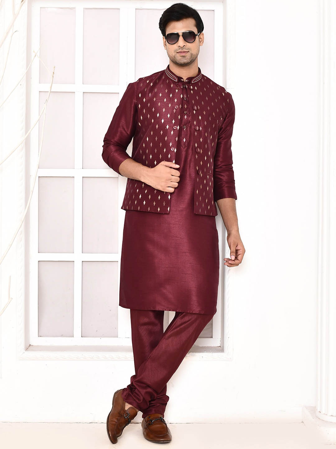 

MAAHI FABS Foil Printed Mandarin Collar Straight Kurta With Pyjama And Nehru Jacket, Maroon