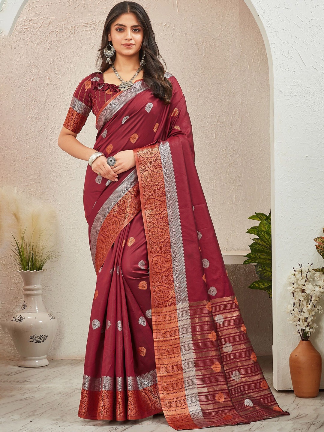 

ROFOLO Woven Design Saree, Maroon