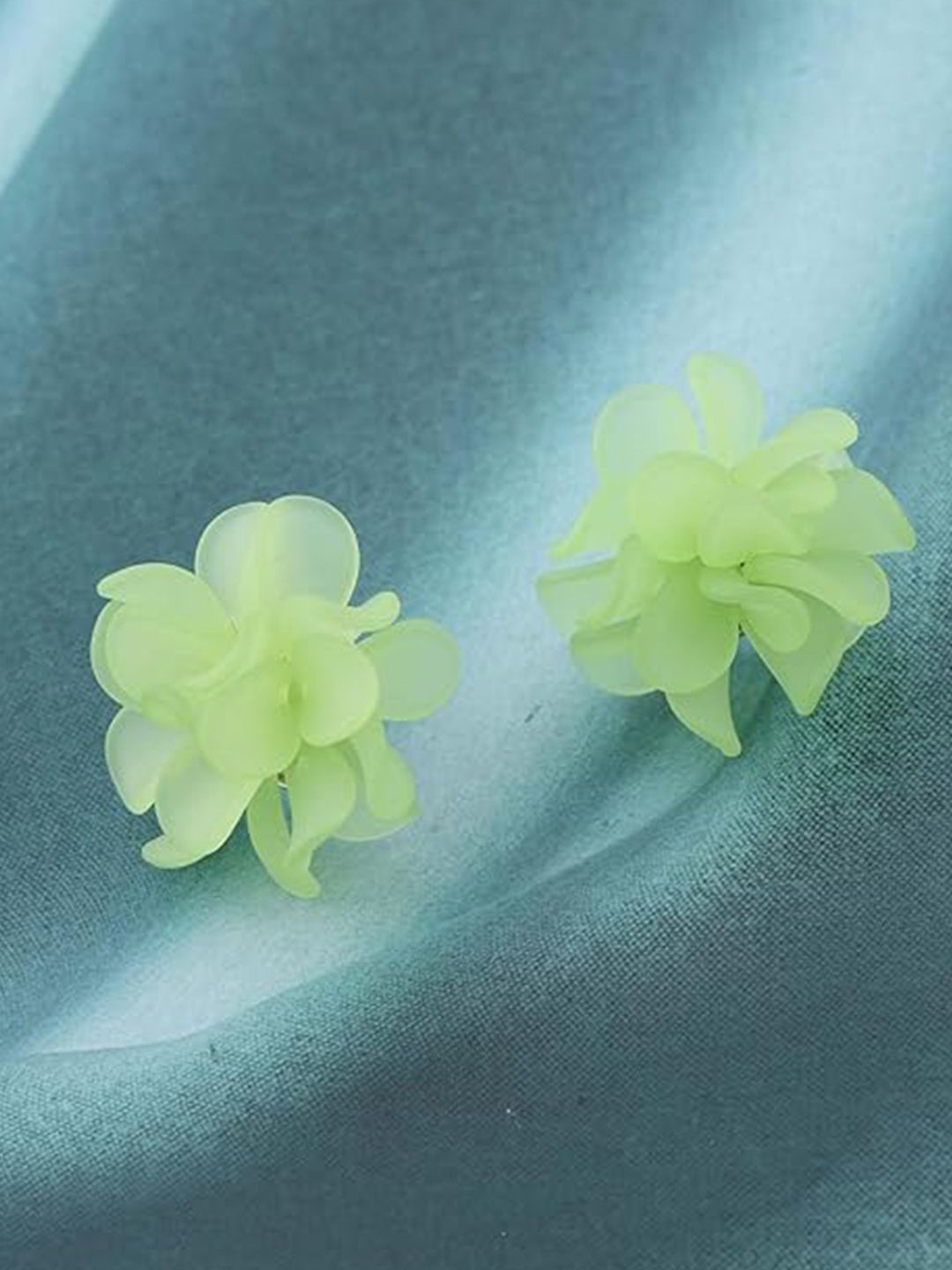 

BEYTER Stainless Steel Korean Floral Shaped Studs, Green