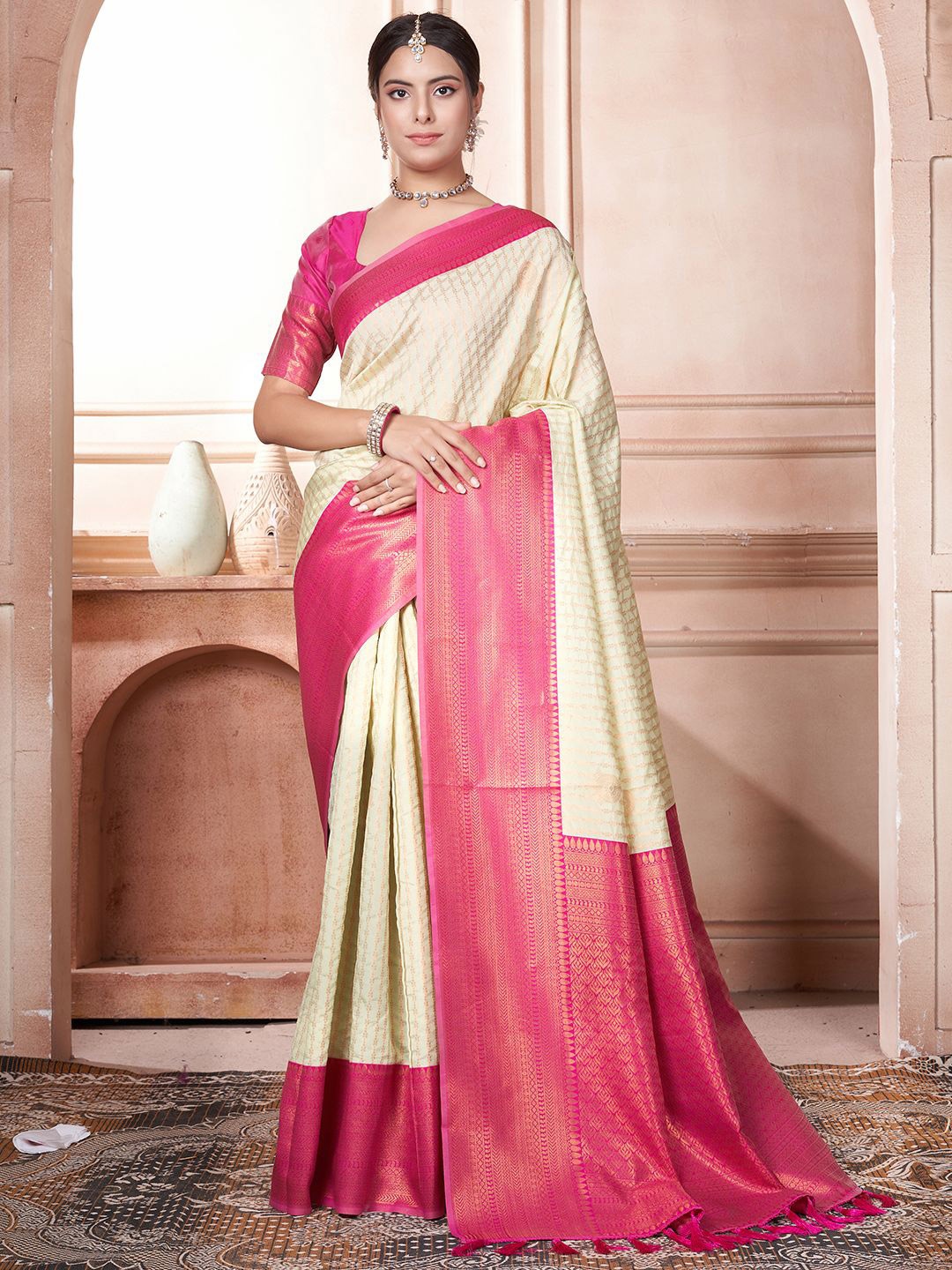 

Mitera Ethnic Motifs Zari Silk Blend Kanjeevaram Saree, Cream