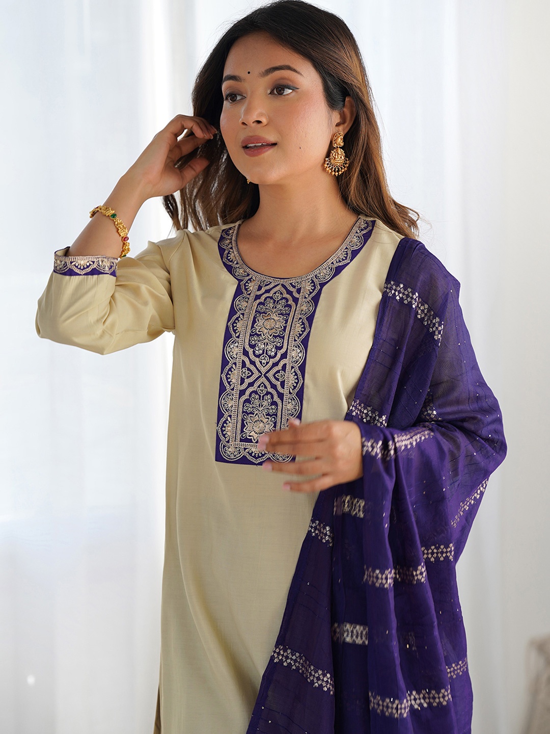 

KALINI Floral Yoke Design Zari Straight Kurta With Trouser And Dupatta, Cream