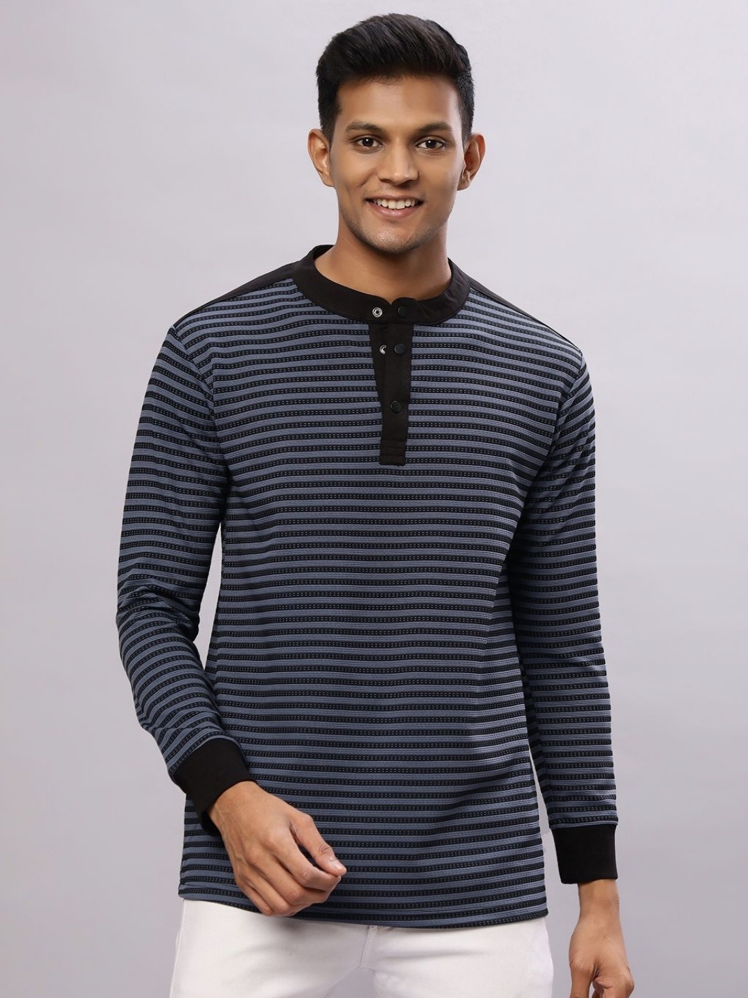 

N AND J Men Henley Neck Monochrome Pockets T-shirt, Blue