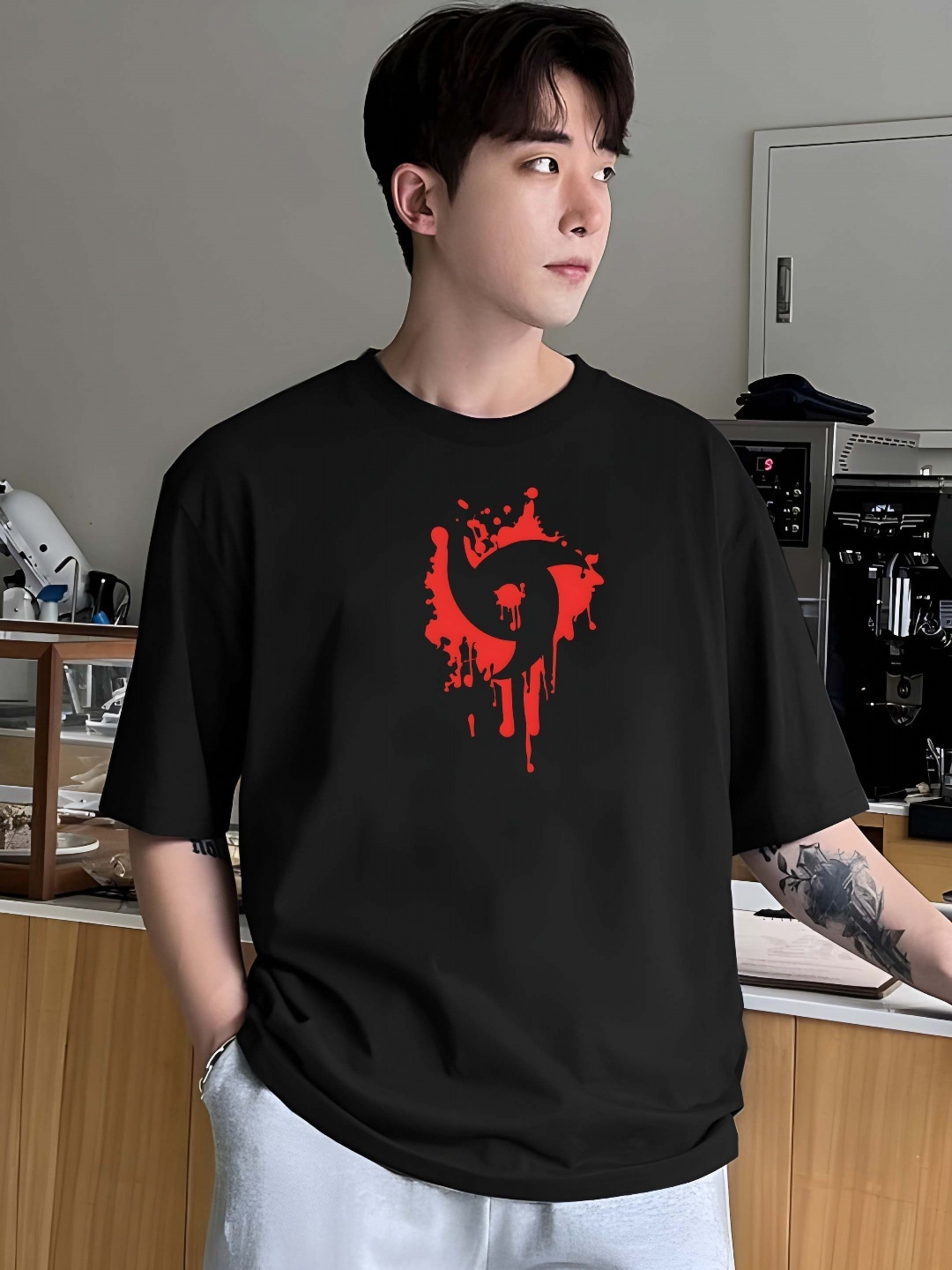 

BOWLIFESTYLE Men Graphic Printed Round Neck Cotton Oversized T-shirt, Black