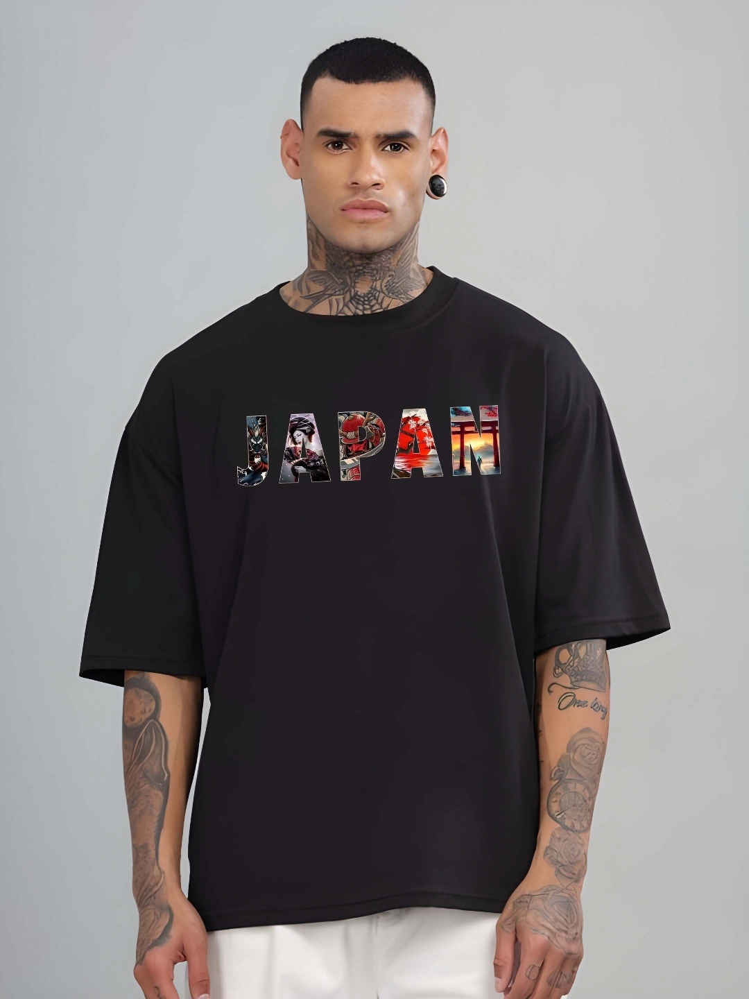 

BOWLIFESTYLE Men Graphic Printed Round Neck Cotton Oversized T-shirt, Black