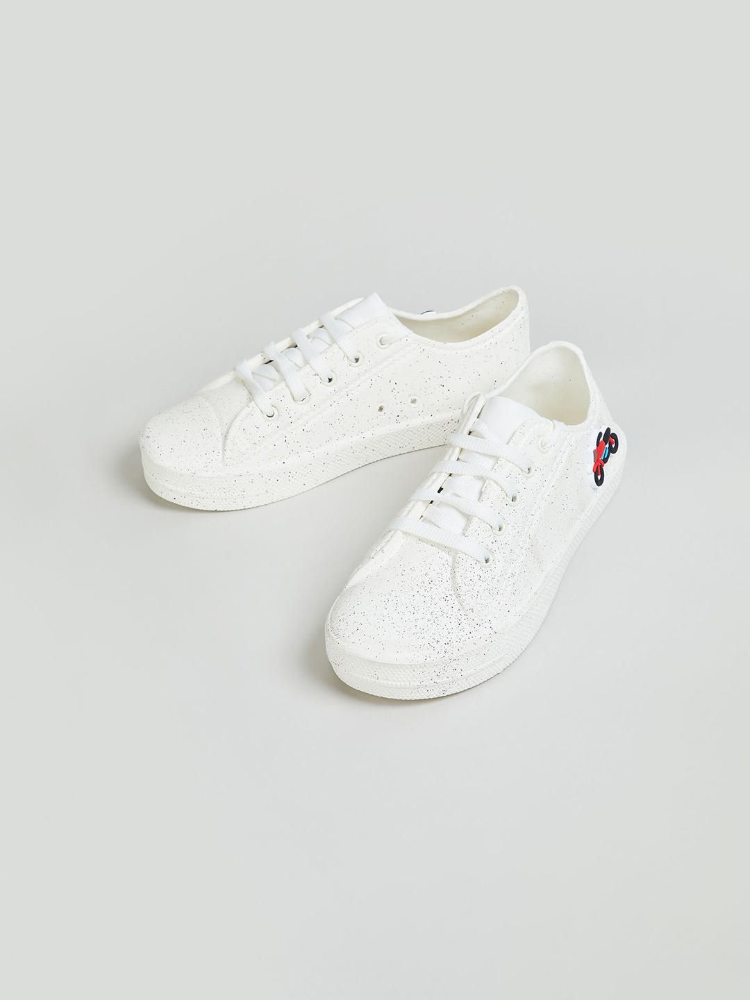 

max Boys Woven Design Lace-Ups Sneakers, White
