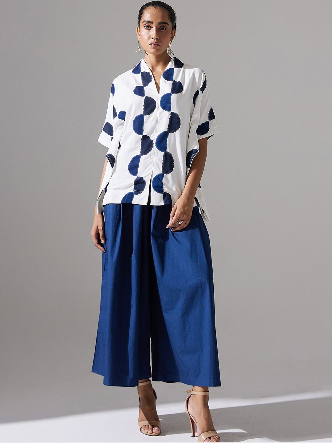 

Dorabi Women Flared Mid-Rise Cotton Parallel Trousers, Blue