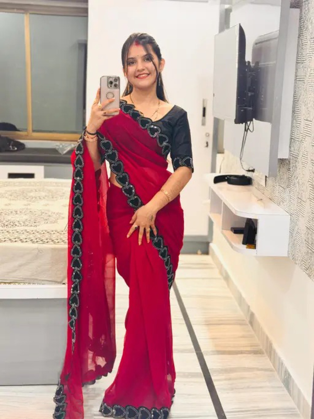 

JASHALFAB Solid Pattern Saree with Blouse, Red