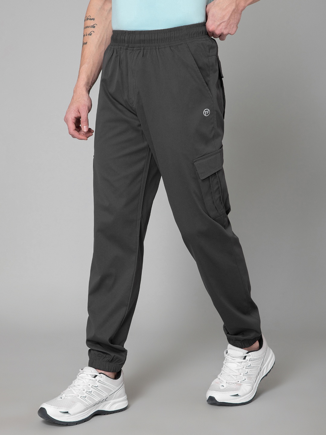 

TURNFIT Men Relaxed-Fit Mid-Rise Joggers, Charcoal