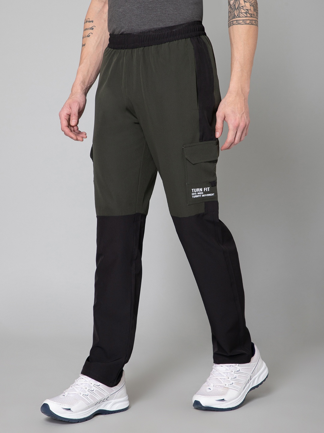 

TURNFIT Men Colourblocked Mid-Rise Track Pants, Green