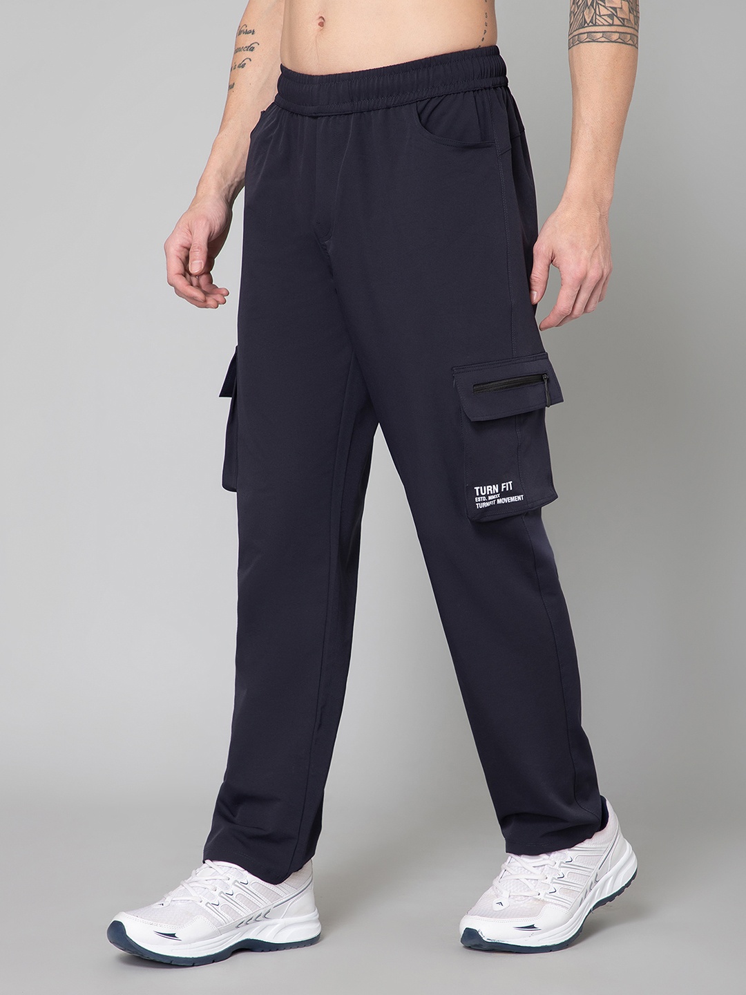 

TURNFIT Men Straight-Fit Mid-Rise Cargo Pants, Navy blue