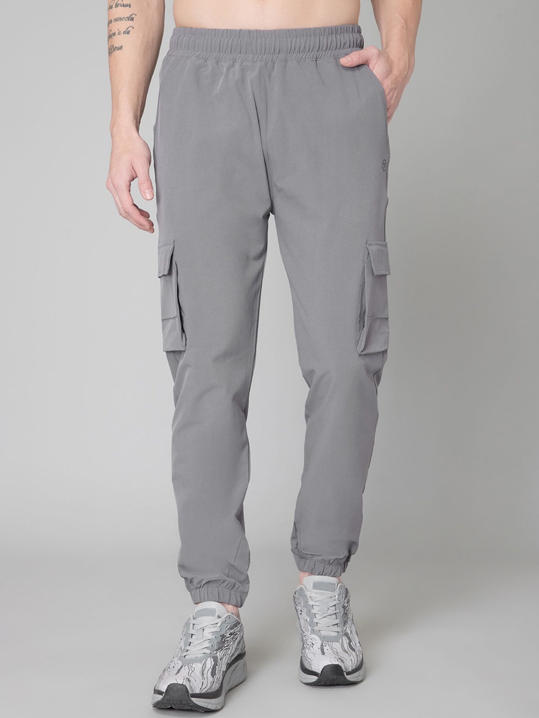 

TURNFIT Men Relaxed-Fit Mid-Rise Joggers, Grey