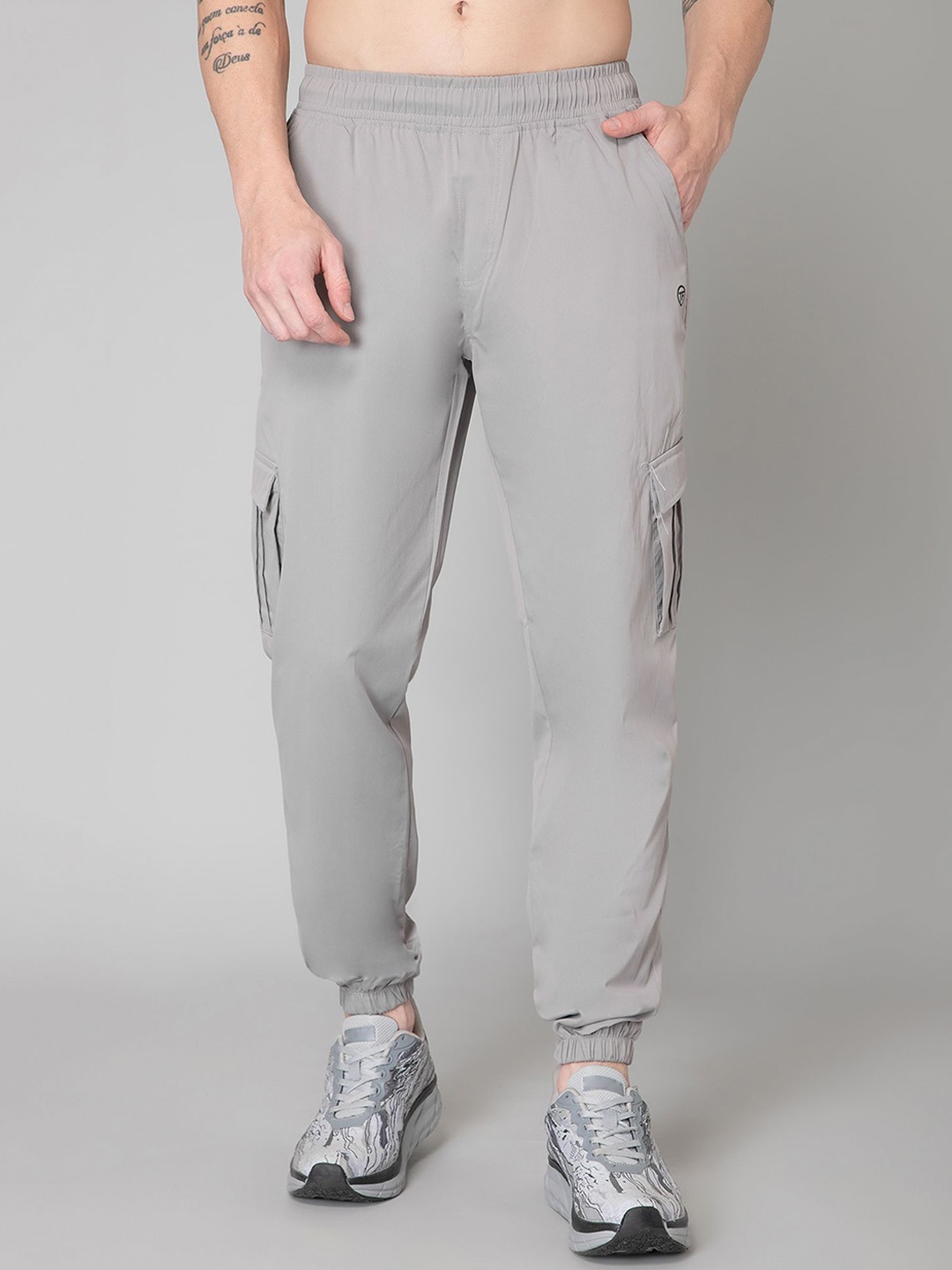 

TURNFIT Men Relaxed-Fit Mid-Rise Cargo Joggers, Grey