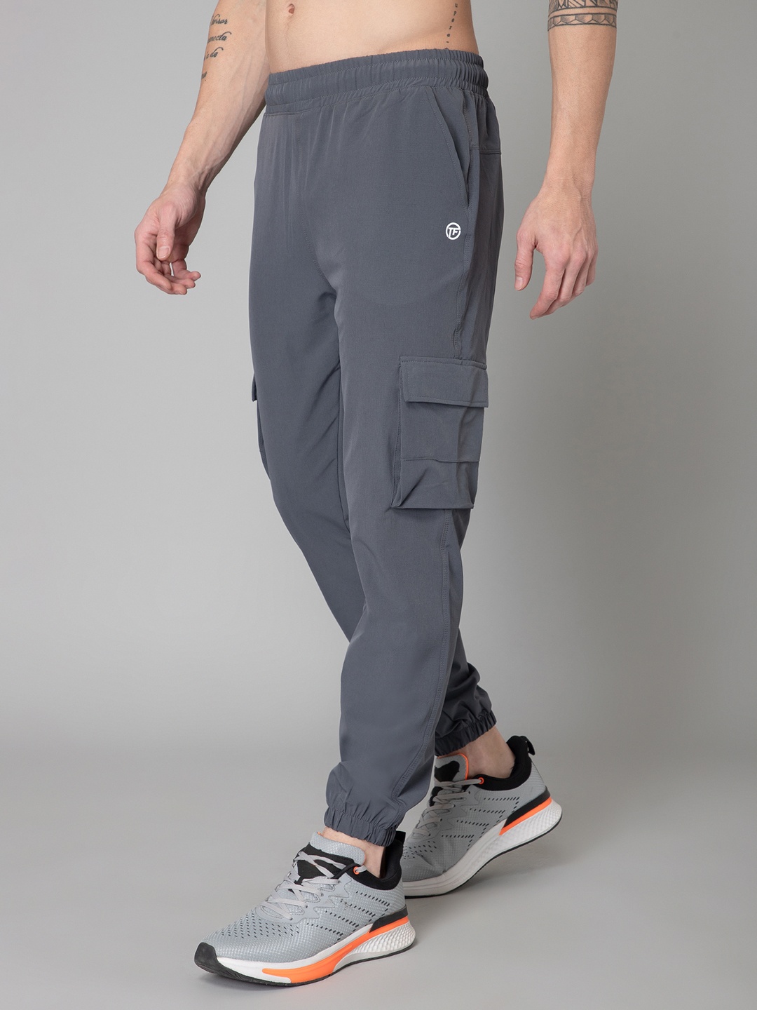 

TURNFIT Men Relaxed-Fit Mid-Rise Joggers, Grey