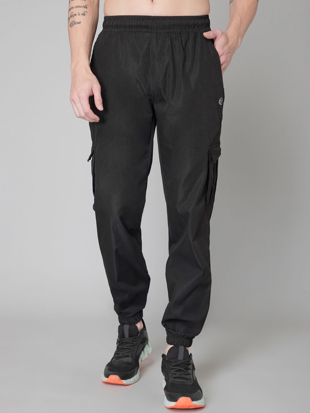 

TURNFIT Men Relaxed-Fit Mid-Rise Cargo Joggers, Black