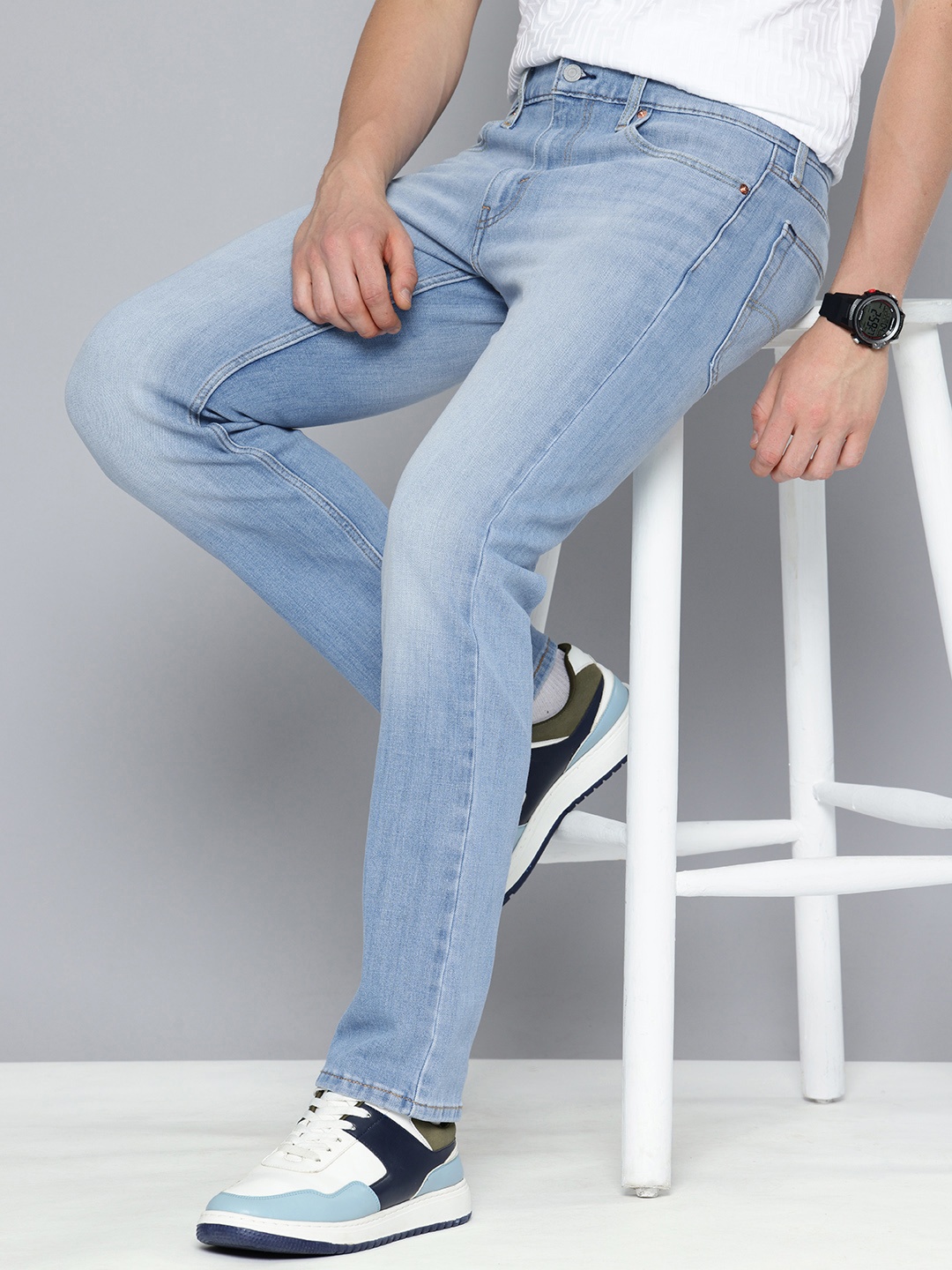 

Levis Men 513 Slim Straight Fit Heavy Fade Stretchable Jeans, Blue