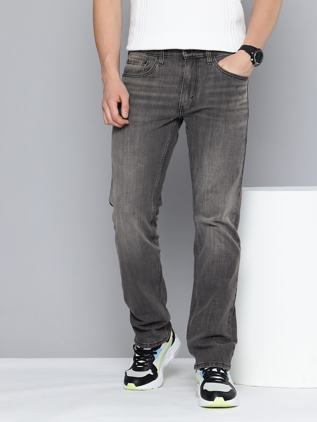 

Levis Men 513 Slim Straight Fit Light Fade Stretchable Jeans, Grey