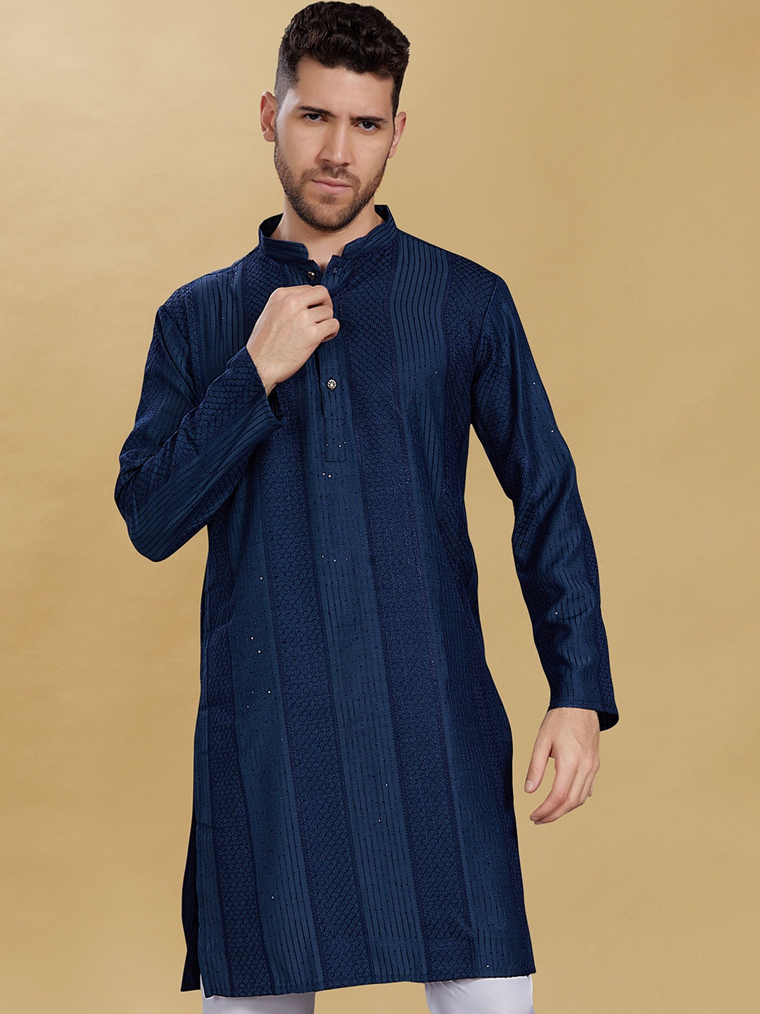 

DIVISIVE Geometric Sequence Embellished Mandarin Collar Kurta, Navy blue