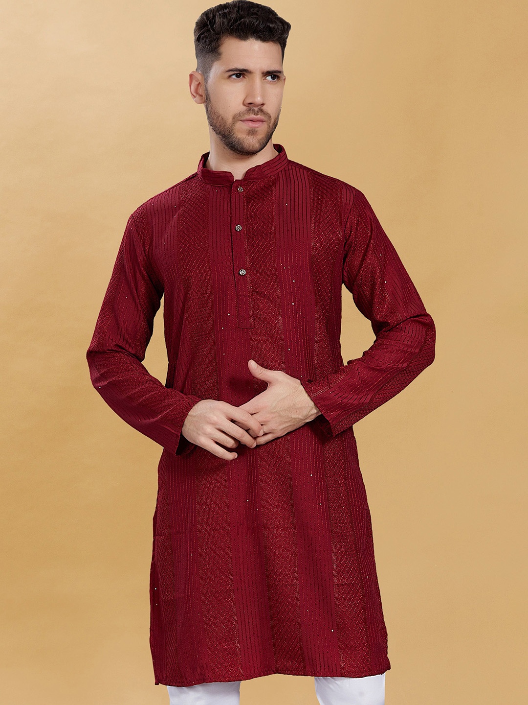 

DIVISIVE Geometric Sequence Embellished Mandarin Collar Kurta, Maroon