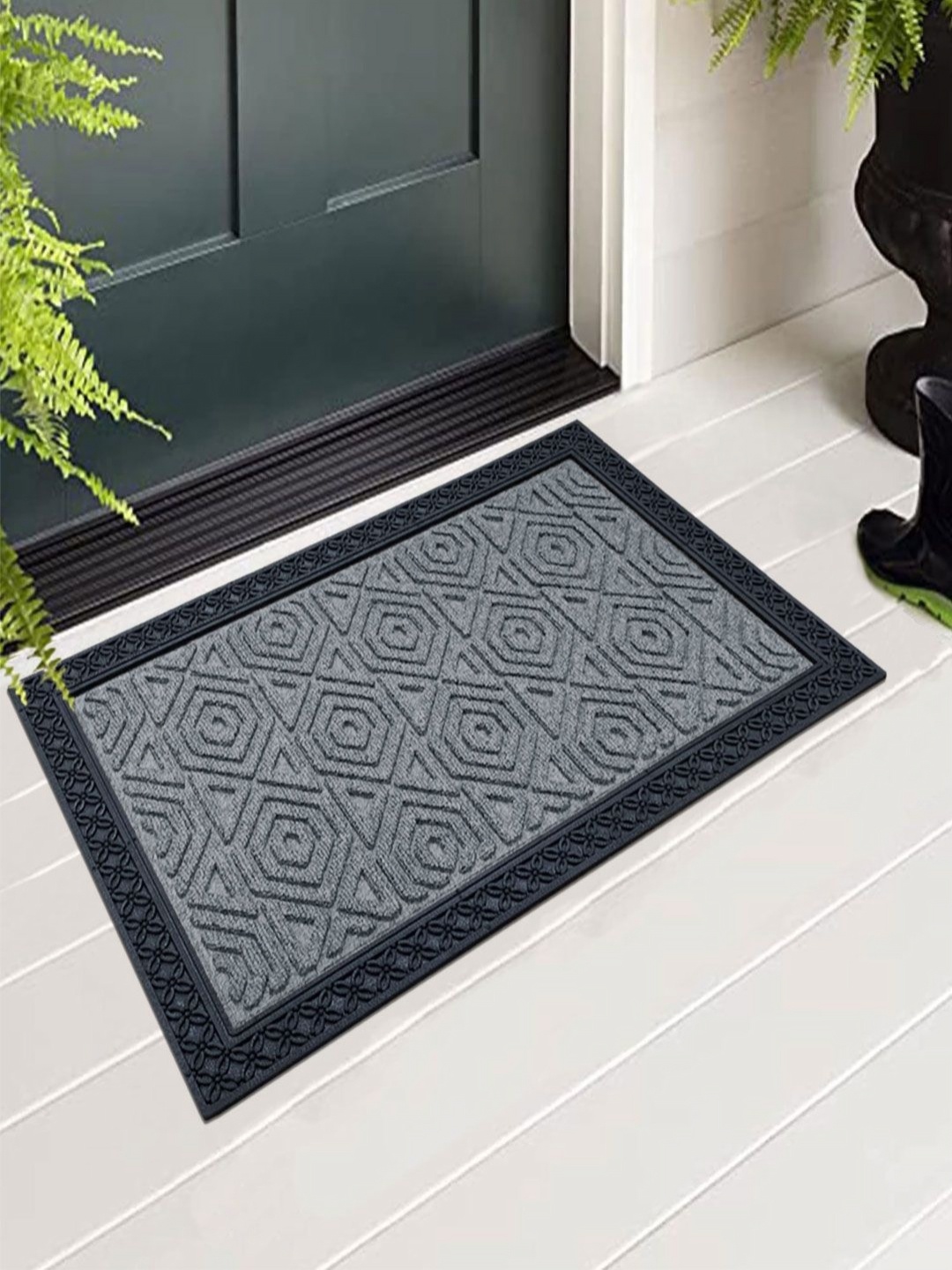 

LUXEHOME INTERNATIONAL Black & Grey Hexagonal Patterned Rectangular Anti-Skid Doormat