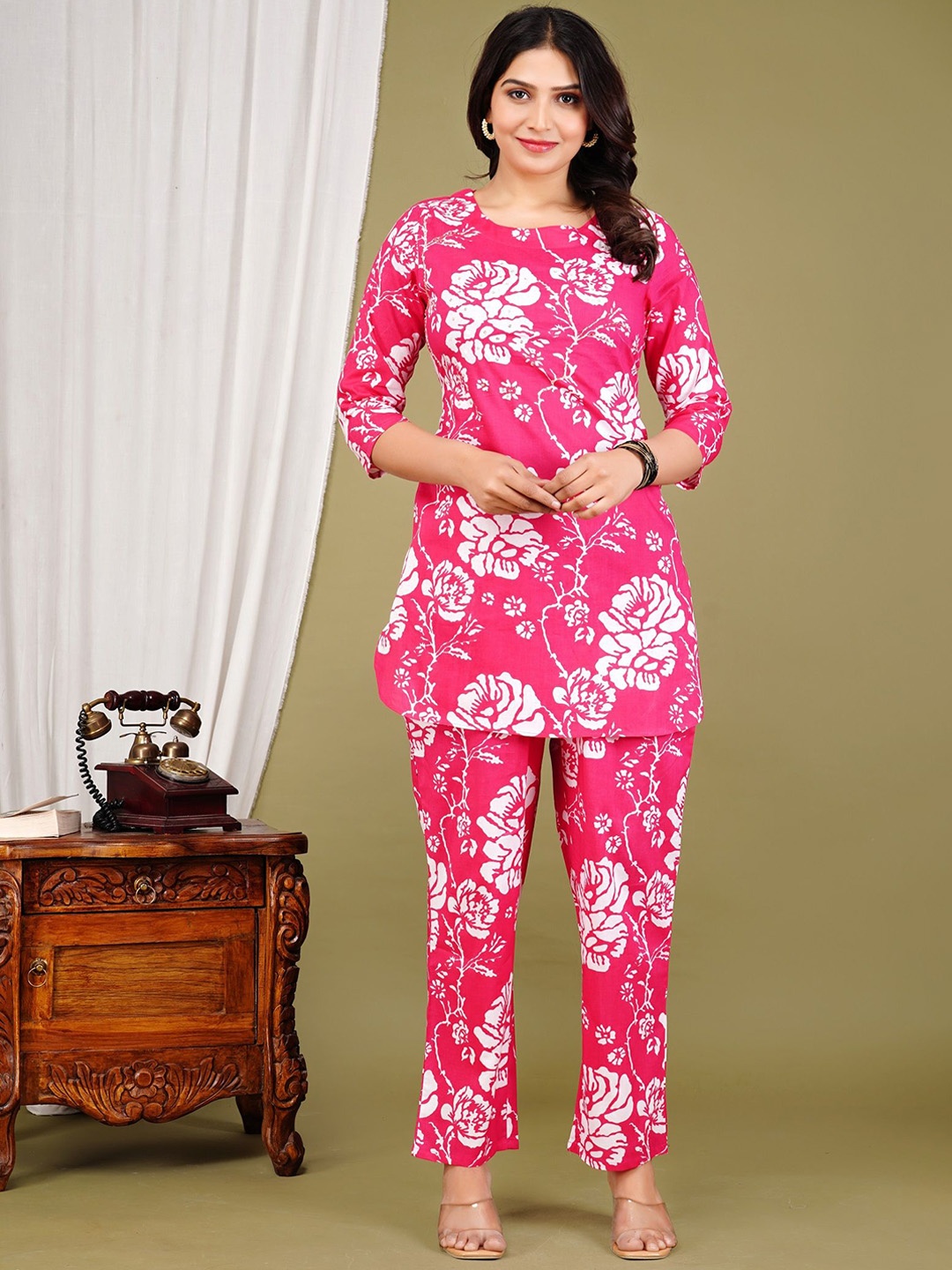 

Cloth Bites Floral Printed Round Neck Pure Cotton Tunic With Trouser, Pink