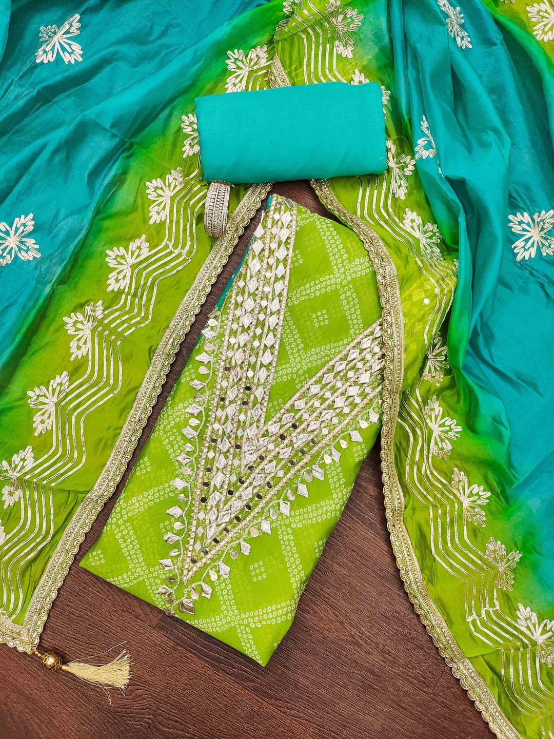 

HERE&NOW Bandhani Printed Gotta Patti Work Organza Unstitched Dress Material, Green