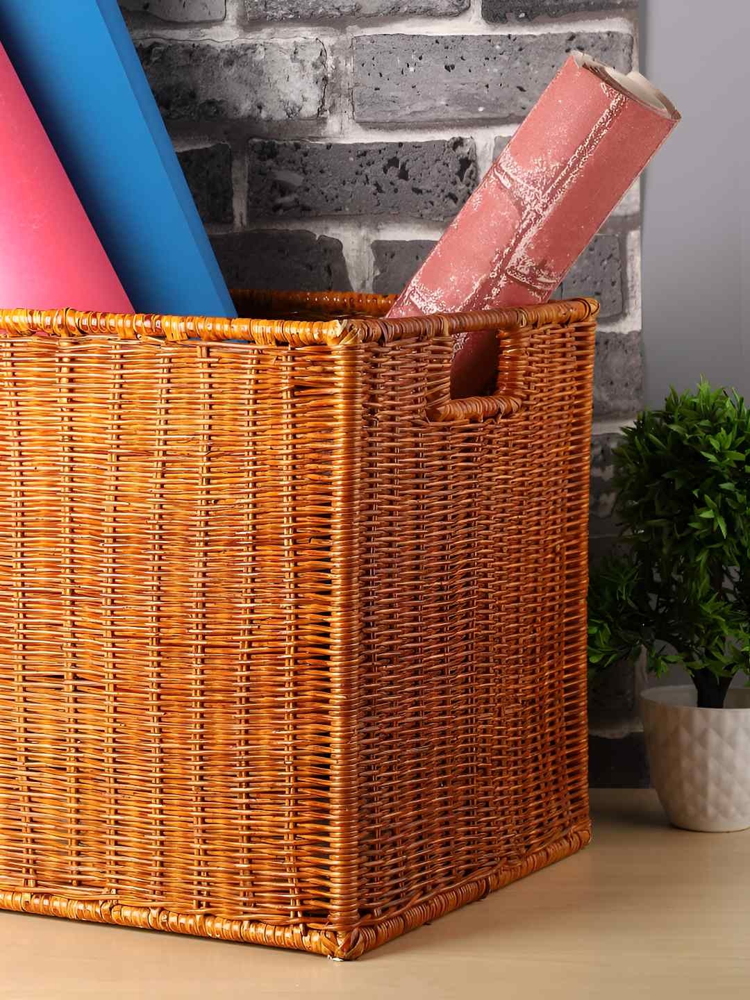 

akway Brown Textured Rattan Fruit and Vegetable Basket