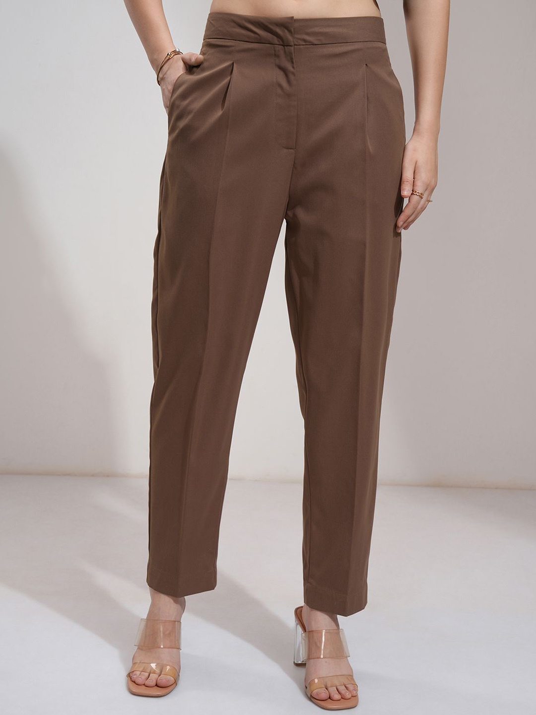 

Tokyo Talkies Women Carrot Fit Pleated Pant With Side Pocket, Brown
