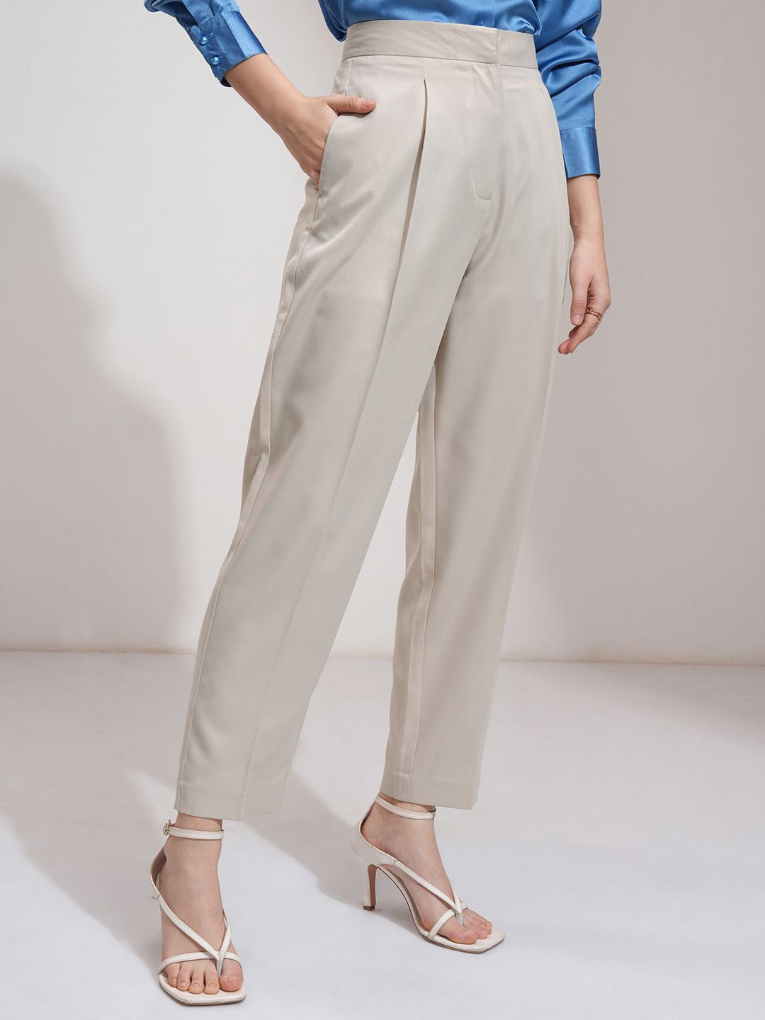 

Tokyo Talkies Women Carrot Fit Pleated Pant With Side Pocket, Cream
