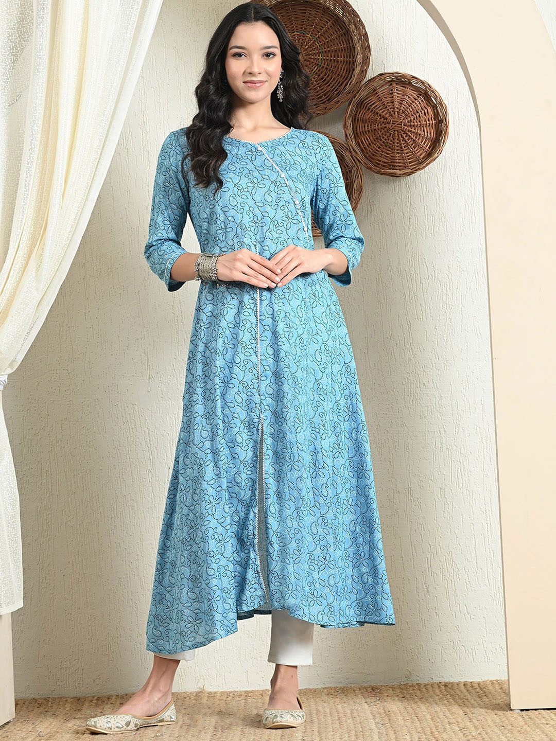 

Netreyam Women Printed Thread Work Anarkali Kurta, Blue