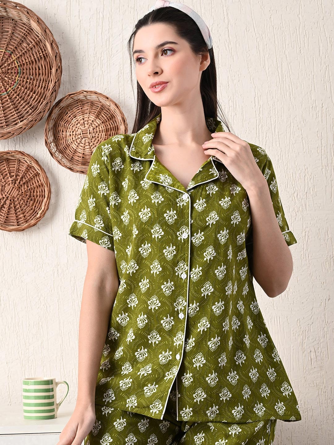 

Jasoriya Floral Printed Lapel Collar Shirt And Pyjamas, Green