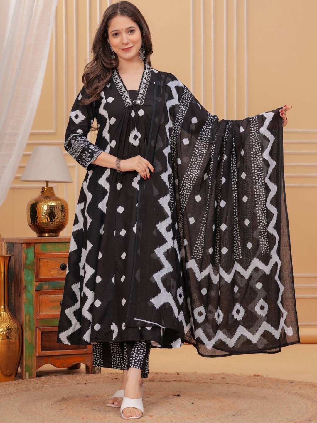

MANOJAVA Geometric Printed V-Neck Pure Cotton A-line Kurta With Palazzo And Dupatta, Black