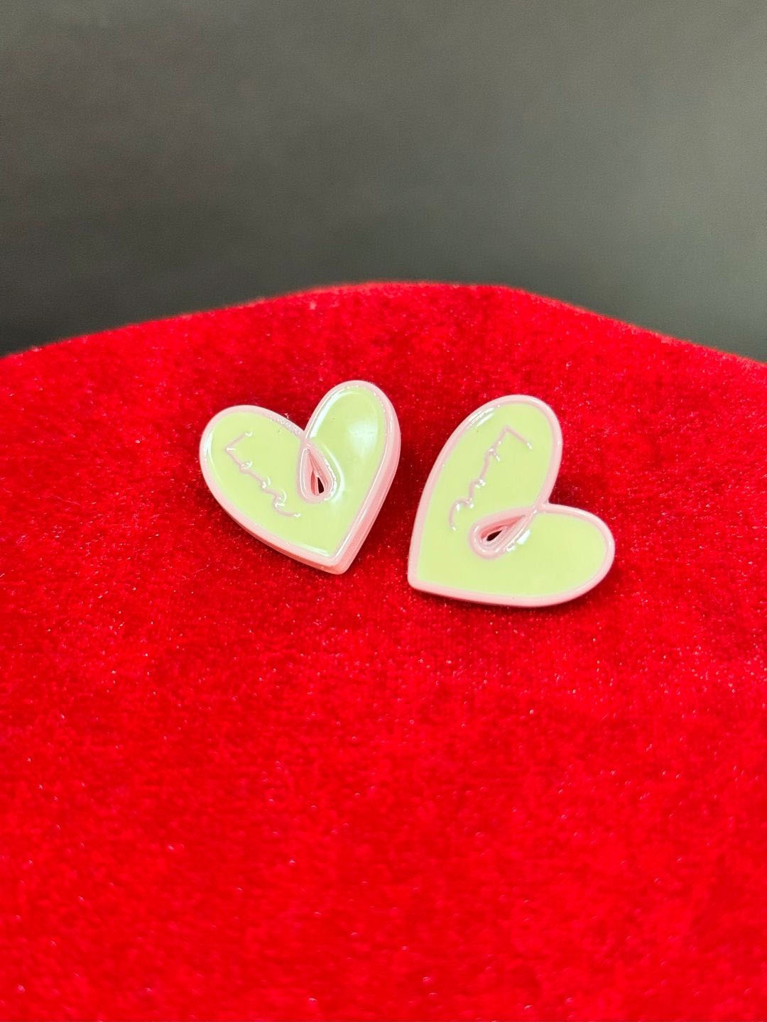 

The Jewellery Tale Heart Shaped Studs, Pink