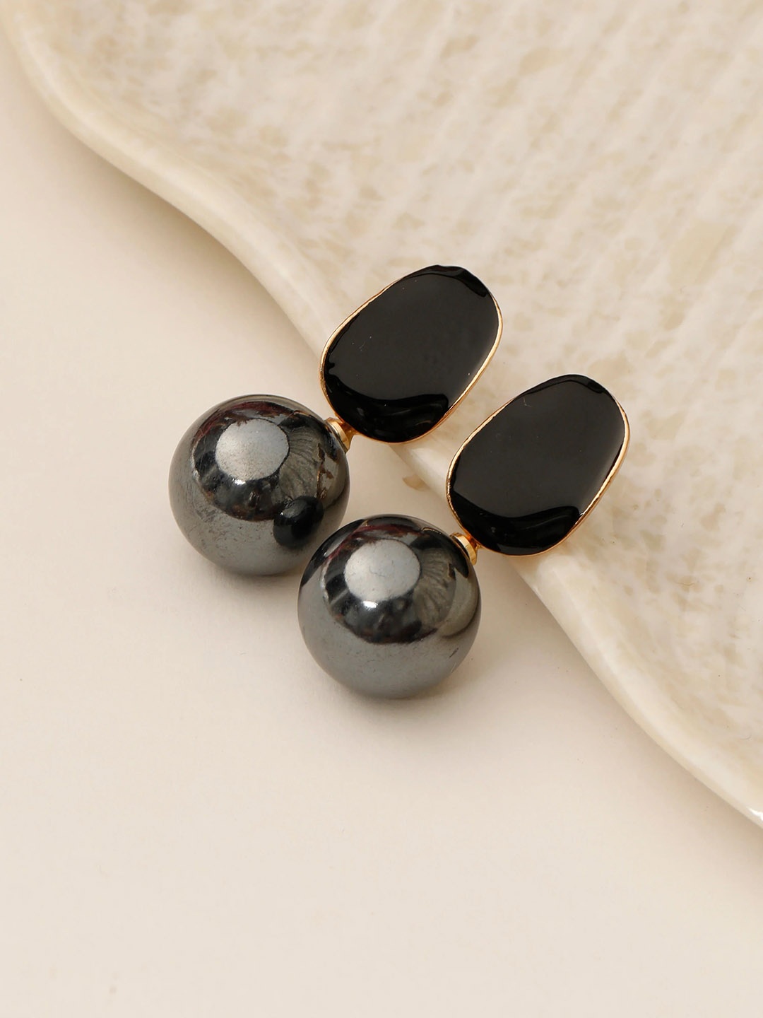 

Palli Creation Contemporary Studs Earrings, Black