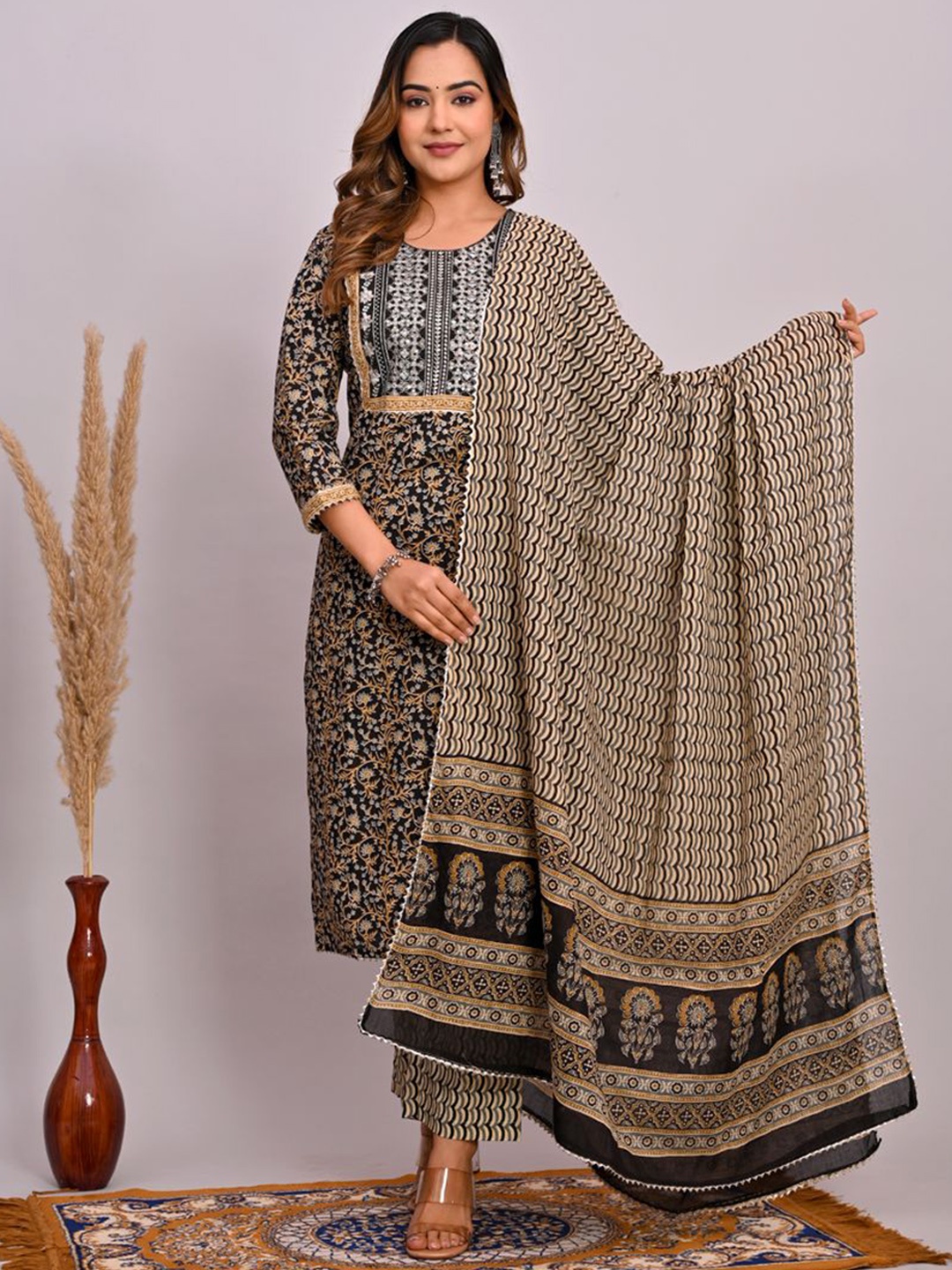 

FABRU Women Floral Printed Regular Thread Work Pure Cotton Kurta with Pyjamas & With Dupatta, Black