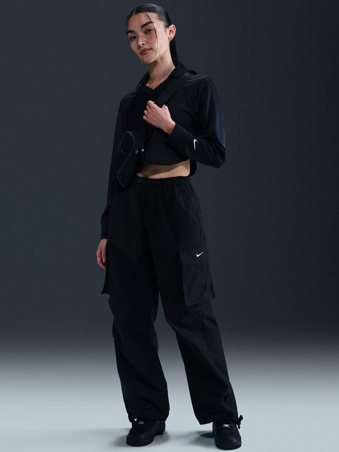 

Nike Sportswear Women's Mid-Rise Oversized Cargo Trousers, Black