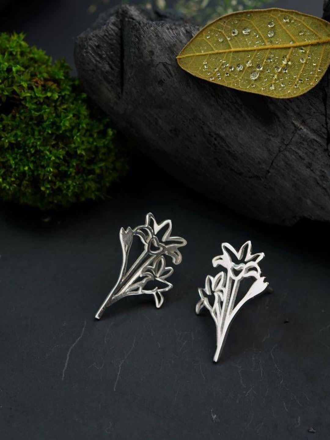 

House of Aadyaa 925 Sterling Silver Floral Shaped Rajanigandha Oxidised Studs