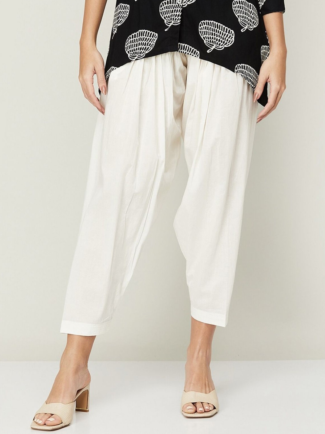 

Moda Rapido Women Pleated Trousers, White