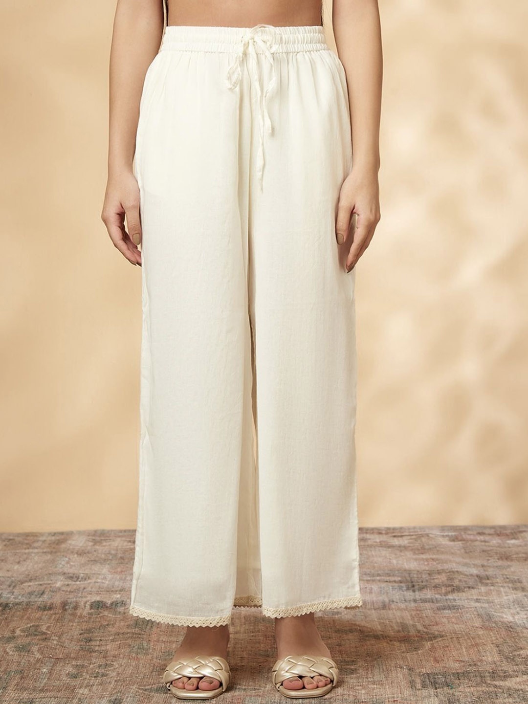 

Moda Rapido Women Trousers, Cream