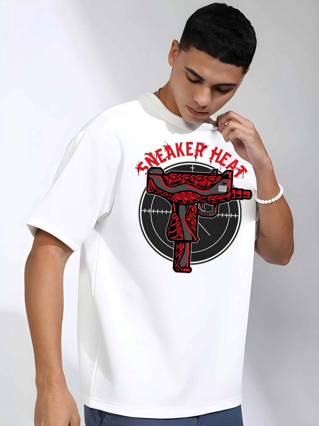 

BOWLIFESTYLE Men Graphic Printed Round Neck Pure Cotton Relaxed Fit T-shirt, White