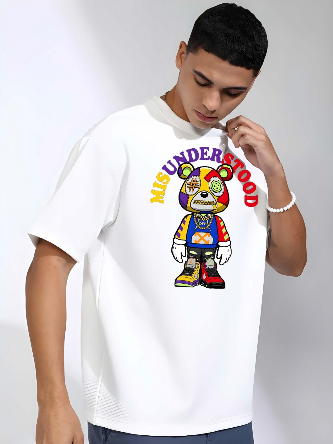 

BOWLIFESTYLE Men Graphic Printed Round Neck Pure Cotton Relaxed Fit T-shirt, White