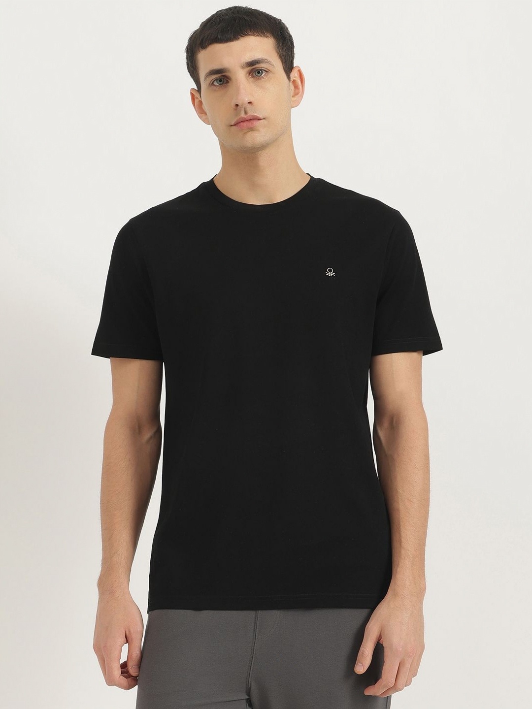 United Colors of Benetton Men Solid Round Neck Pure Cotton T-shirt, Black